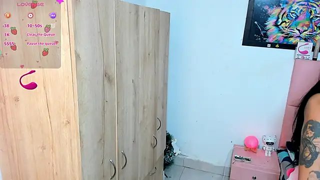 Snapshot of sofia_gold_ chatting on 12/13/24, 11:45 sofia gold  online show from 12/13/24, 11:45
