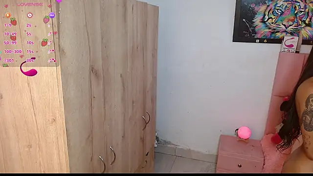 Snapshot of sofia_gold_ chatting on 01/07/25, 07:17 sofia gold  online show from 01/07/25, 07:17