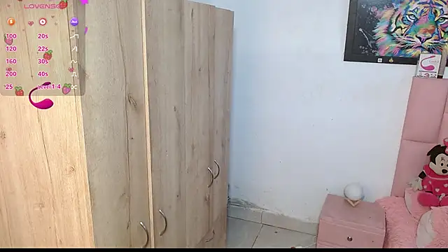 Snapshot of sofia_gold_ chatting on 01/09/25, 01:45 sofia gold  online show from 01/09/25, 01:45