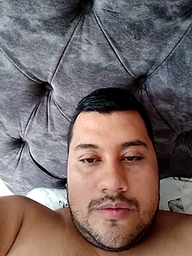 Snapshot of santi_hothot chatting on 10/04/25, 05:44 santi hothot online show from 10/04/25, 05:44