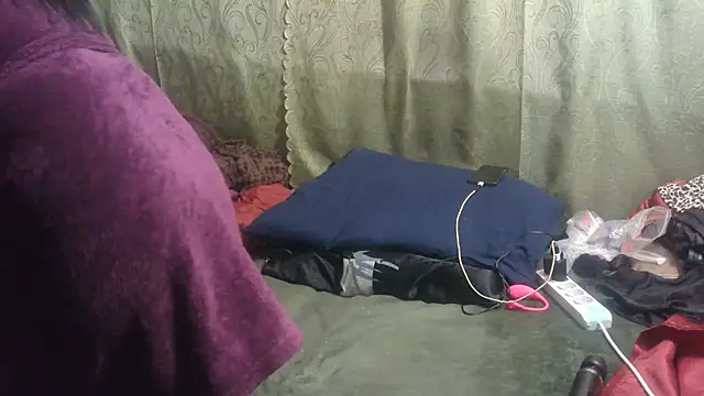 Snapshot of IngaQAce chatting on 03/10/25, 05:11 IngaQAce online show from 03/10/25, 05:11