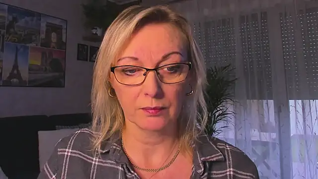 vanessa chat online show from 11/23/25, 02:17