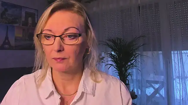 vanessa chat online show from 11/30/25, 02:21