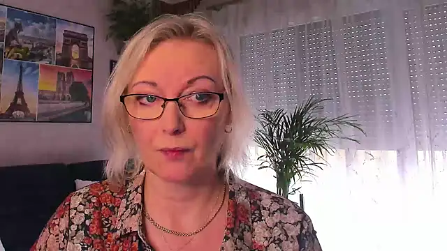 vanessa chat online show from 04/20/26, 01:14