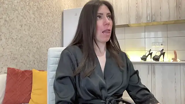 HotyWinter online show from 04/18/26, 05:00