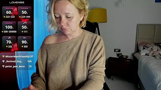 Snapshot of Colette__1977 chatting on 03/13/25, 03:39 Colette  1977 online show from 03/13/25, 03:39