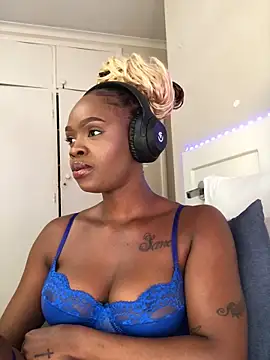 LuciousLips96 online show from 10/20/25, 07:53