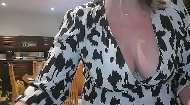 Snapshot of lilie69 chatting on 02/08/25, 09:04 lilie69 online show from 02/08/25, 09:04