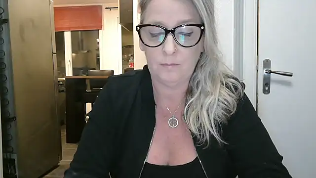 Snapshot of lilie69 chatting on 01/05/26, 06:00 lilie69 online show from 01/05/26, 06:00