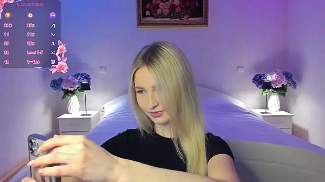 AnnaCarrera online show from 04/13/26, 07:41