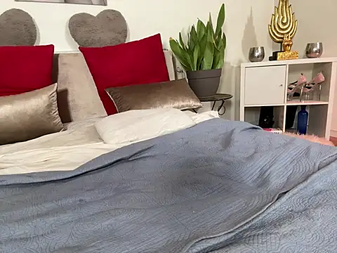 Snapshot of TiffanyRoxx chatting on 03/17/25, 12:19 TiffanyRoxx online show from 03/17/25, 12:19