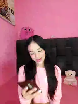 Snapshot of secretgreisy_ chatting on 12/13/24, 02:32 secretgreisy  online show from 12/13/24, 02:32