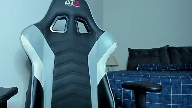 Snapshot of lannasantiago chatting on 02/14/25, 01:13 lannasantiago online show from 02/14/25, 01:13