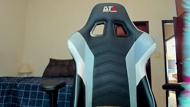 Snapshot of lannasantiago chatting on 10/22/25, 12:49 lannasantiago online show from 10/22/25, 12:49