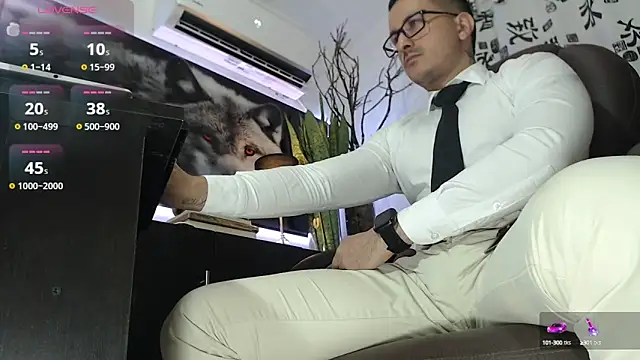 Snapshot of randyluke chatting on 12/13/24, 08:47 randyluke online show from 12/13/24, 08:47