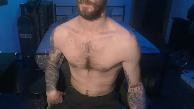 Snapshot of SexxxyLouis chatting on 01/17/25, 08:44 SexxxyLouis online show from 01/17/25, 08:44