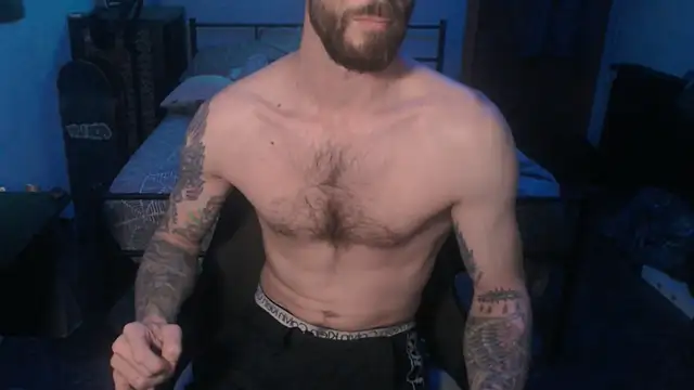 Snapshot of SexxxyLouis chatting on 01/26/25, 11:17 SexxxyLouis online show from 01/26/25, 11:17