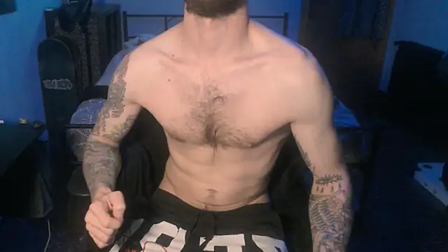 Snapshot of SexxxyLouis chatting on 01/27/25, 08:39 SexxxyLouis online show from 01/27/25, 08:39