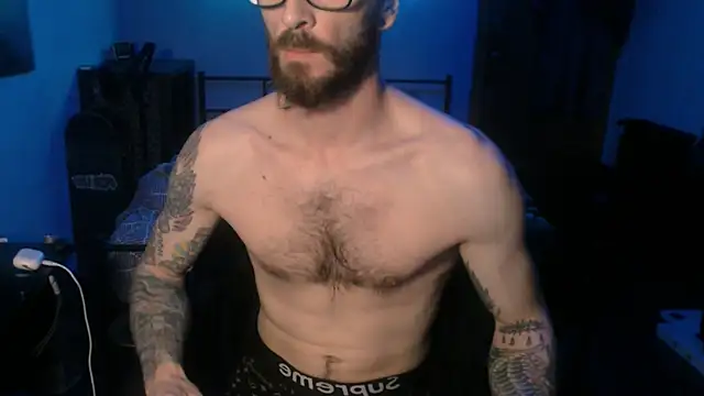 Snapshot of SexxxyLouis chatting on 01/28/25, 08:58 SexxxyLouis online show from 01/28/25, 08:58