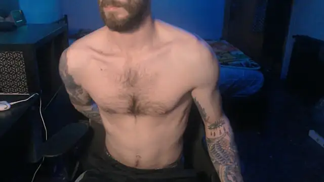 Snapshot of SexxxyLouis chatting on 02/05/25, 08:35 SexxxyLouis online show from 02/05/25, 08:35