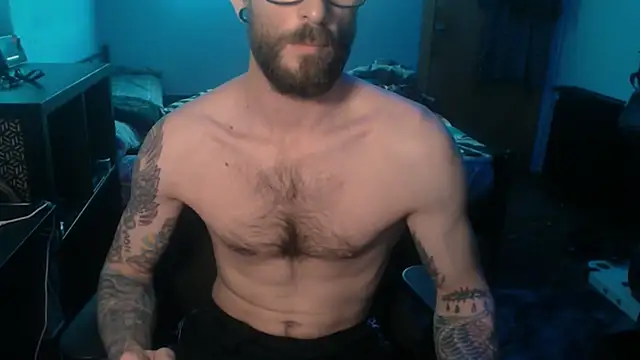 Snapshot of SexxxyLouis chatting on 02/12/25, 04:11 SexxxyLouis online show from 02/12/25, 04:11