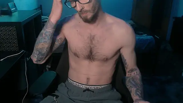 Snapshot of SexxxyLouis chatting on 02/19/25, 02:01 SexxxyLouis online show from 02/19/25, 02:01
