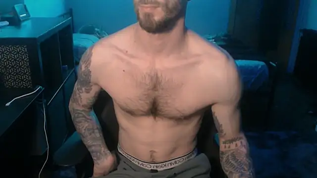 Snapshot of SexxxyLouis chatting on 02/19/25, 08:31 SexxxyLouis online show from 02/19/25, 08:31