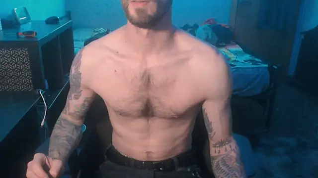 Snapshot of SexxxyLouis chatting on 02/28/25, 08:18 SexxxyLouis online show from 02/28/25, 08:18