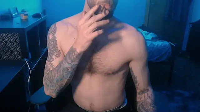 Snapshot of SexxxyLouis chatting on 03/01/25, 08:42 SexxxyLouis online show from 03/01/25, 08:42