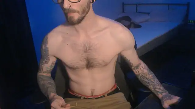 Snapshot of SexxxyLouis chatting on 03/03/25, 06:33 SexxxyLouis online show from 03/03/25, 06:33