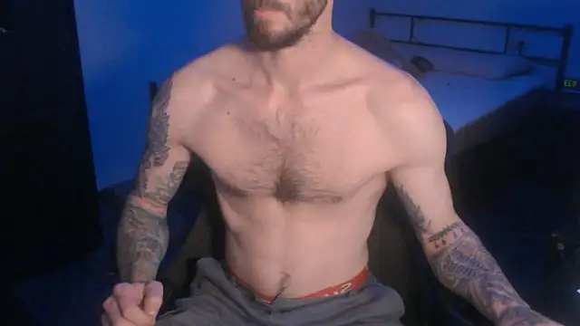 Snapshot of SexxxyLouis chatting on 03/04/25, 08:35 SexxxyLouis online show from 03/04/25, 08:35