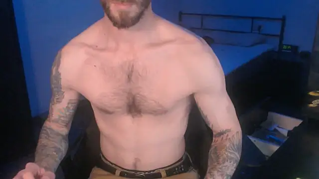 Snapshot of SexxxyLouis chatting on 03/04/25, 01:38 SexxxyLouis online show from 03/04/25, 01:38