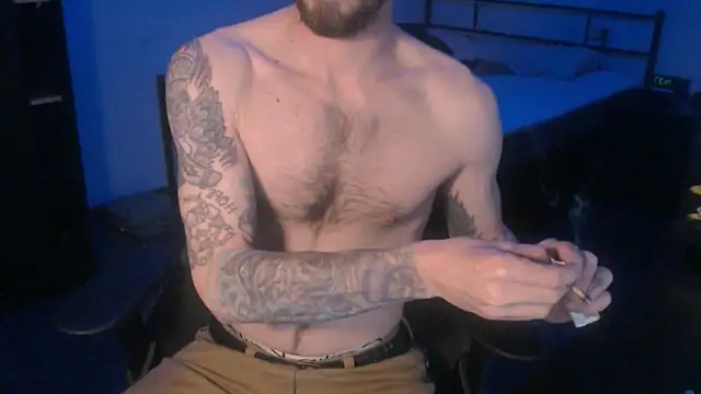 Snapshot of SexxxyLouis chatting on 03/05/25, 01:39 SexxxyLouis online show from 03/05/25, 01:39