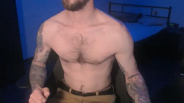 Snapshot of SexxxyLouis chatting on 03/06/25, 01:24 SexxxyLouis online show from 03/06/25, 01:24