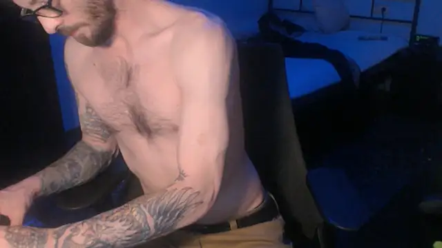 Snapshot of SexxxyLouis chatting on 03/06/25, 07:10 SexxxyLouis online show from 03/06/25, 07:10