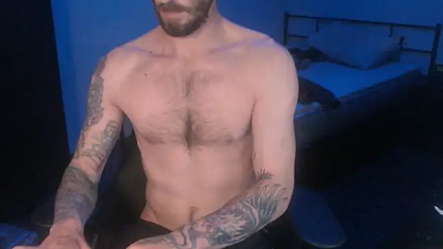 Snapshot of SexxxyLouis chatting on 03/08/25, 01:25 SexxxyLouis online show from 03/08/25, 01:25