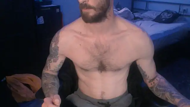 Snapshot of SexxxyLouis chatting on 03/18/25, 01:31 SexxxyLouis online show from 03/18/25, 01:31