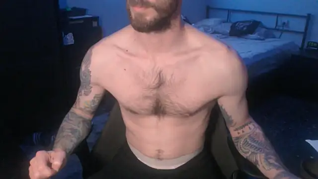 Snapshot of SexxxyLouis chatting on 03/19/25, 01:40 SexxxyLouis online show from 03/19/25, 01:40