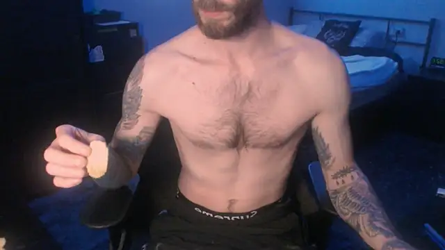 Snapshot of SexxxyLouis chatting on 03/19/25, 06:23 SexxxyLouis online show from 03/19/25, 06:23