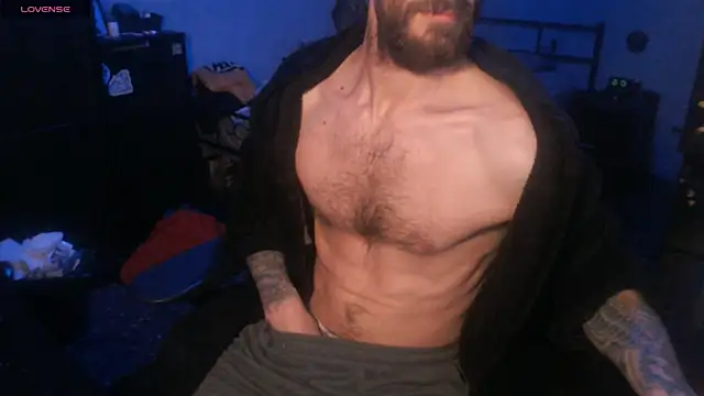 Snapshot of SexxxyLouis chatting on 09/30/25, 08:19 SexxxyLouis online show from 09/30/25, 08:19