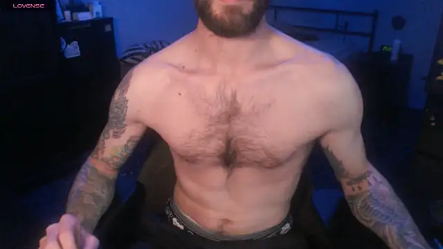 Snapshot of SexxxyLouis chatting on 10/18/25, 01:23 SexxxyLouis online show from 10/18/25, 01:23