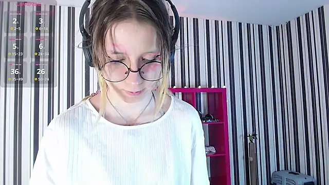 Snapshot of _Hanna_Moon_ chatting on 02/08/25, 07:15 Hanna Moon online show from 02/08/25, 07:15
