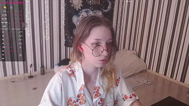 Snapshot of _Hanna_Moon_ chatting on 09/11/25, 10:15 Hanna Moon online show from 09/11/25, 10:15