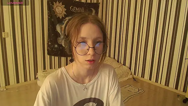 Snapshot of _Hanna_Moon_ chatting on 10/01/25, 02:45 Hanna Moon online show from 10/01/25, 02:45