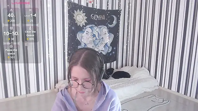 Snapshot of _Hanna_Moon_ chatting on 10/18/25, 09:21 Hanna Moon online show from 10/18/25, 09:21