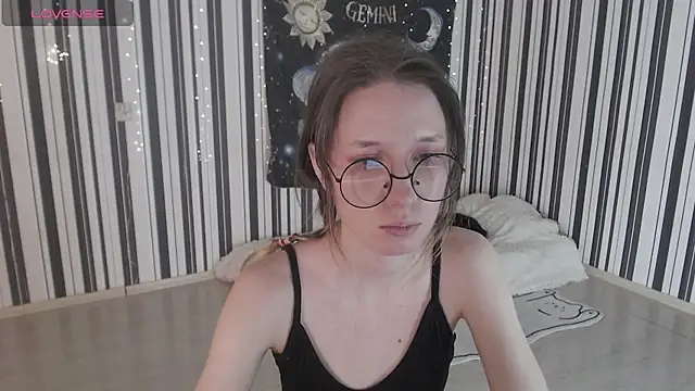 Snapshot of _Hanna_Moon_ chatting on 10/22/25, 10:15 Hanna Moon online show from 10/22/25, 10:15