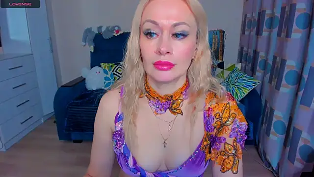 EllenMoore online show from 12/15/24, 05:34