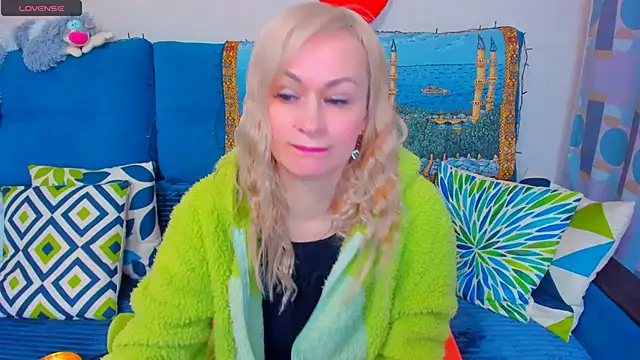 EllenMoore online show from 12/17/24, 02:44