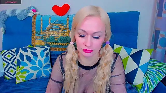 EllenMoore online show from 01/10/25, 02:35