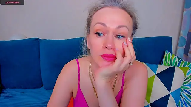 EllenMoore online show from 09/16/25, 02:23